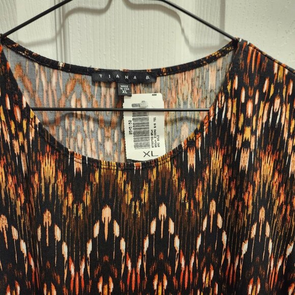 Women's Shift Dress - Picture 2 of 3